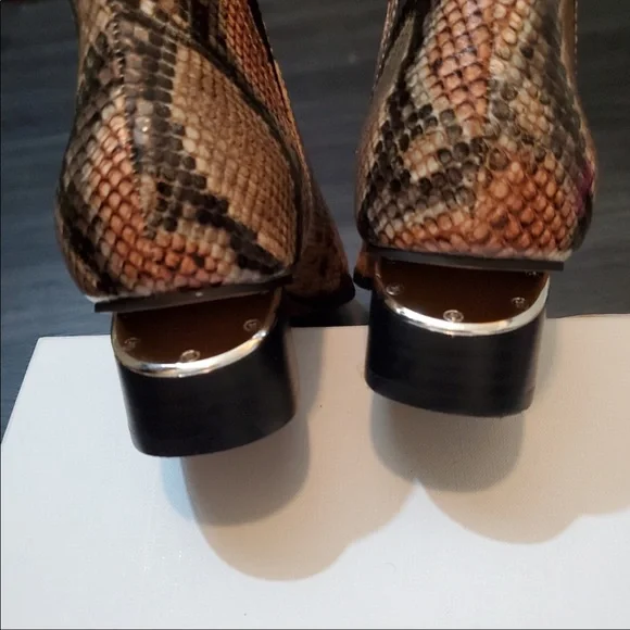 EUC Steven New York Radical V Side booties Pointed Toe Low Heel Snake Print 7.5 - Picture 9 of 12